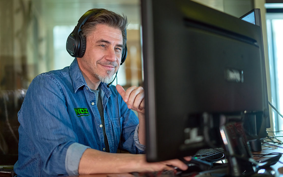 Happy customer service support operator at NDZ 